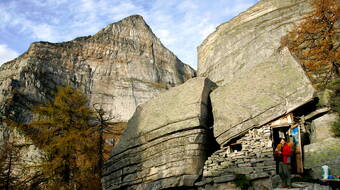 Routeninfos und Topos zum Klettergebiet «Poncione d'Alnasca» findest du im Kletterführer «extrem SUD» von edition filidor.