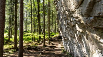 Routeninfos und Topos zum Klettergebiet «Hühnerchnubel» findest du im Kletterführer «Schweiz extrem West Band 1» von edition filidor.