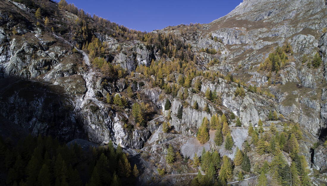 Routeninfos und Topos zum Klettergebiet «Van d'en Haut» findest du im Kletterführer «Schweiz Plaisir West Band 2» von edition filidor.