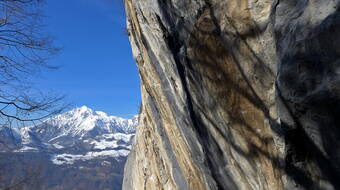 Routeninfos und Topos zum Klettergebiet «Masone» findest du im Kletterführer «extrem SUD» von edition filidor.