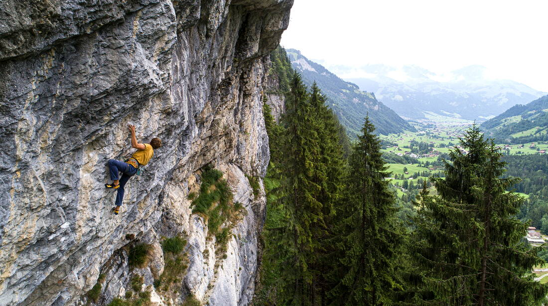Routeninfos und Topos zum Klettergebiet «Underwald» findest du im Kletterführer «Schweiz extrem West Band 1» von edition filidor.
