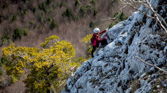 Routeninfos und Topos zum Klettergebiet «Eulengrat» findest du im Kletterführer «Schweiz plaisir JURA 2017» von edition filidor.
