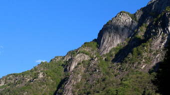 Routeninfos und Topos zum Klettergebiet «Mosogno – Parete Sud» findest du im Kletterführer «extrem SUD» von edition filidor.