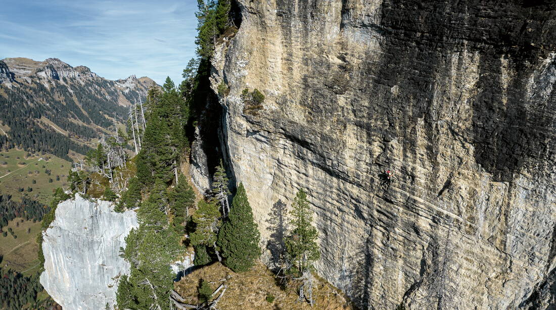 Routeninfos und Topos zum Klettergebiet «Gemschifluh» findest du im Kletterführer «Schweiz extrem West Band 1» von edition filidor.