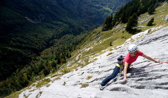 Routeninfos und Topos zum Klettergebiet «Le Tuet» findest du im Kletterführer «Schweiz Plaisir West Band 2» von edition filidor.