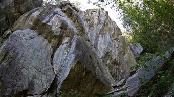 Routeninfos und Topos zum Klettergebiet «Mövenpick» findest du im Kletterführer «extrem SUD» von edition filidor.