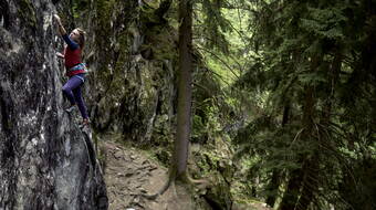 Routeninfos und Topos zum Klettergebiet «Bitschji» findest du im Kletterführer «Schweiz extrem West Band 1» von edition filidor.
