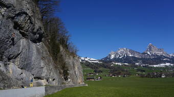 Routeninfos und Topos zum Klettergebiet «Chämiloch» findest du im Kletterführer «Schweiz plaisir OST» von edition filidor.