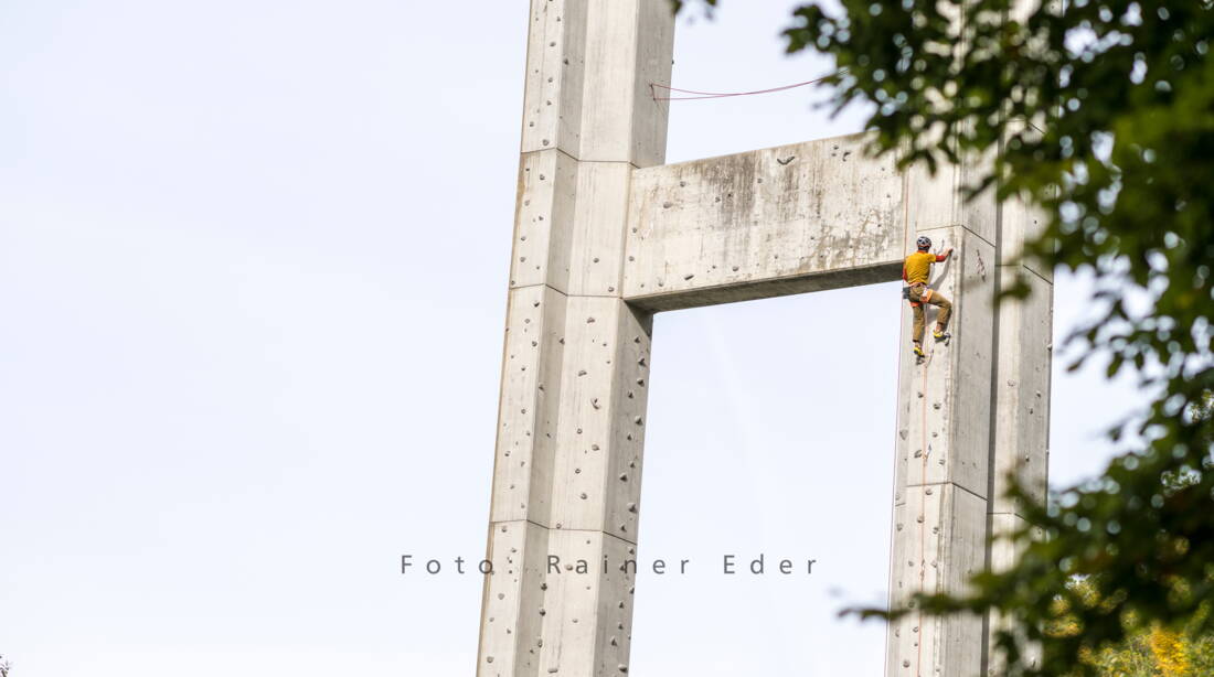 Sunnigbergbrücke Routeninfos und Topos zum Klettergebiet «Sunnigbergbrücke» findest du im Kletterführer «Schweiz extrem OST» von edition filidor.