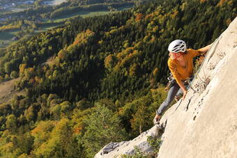 Routeninfos und Topos zum Klettergebiet «Pierre Taillée» findest du im Kletterführer «Schweiz Plaisir West Band 2» von edition filidor.