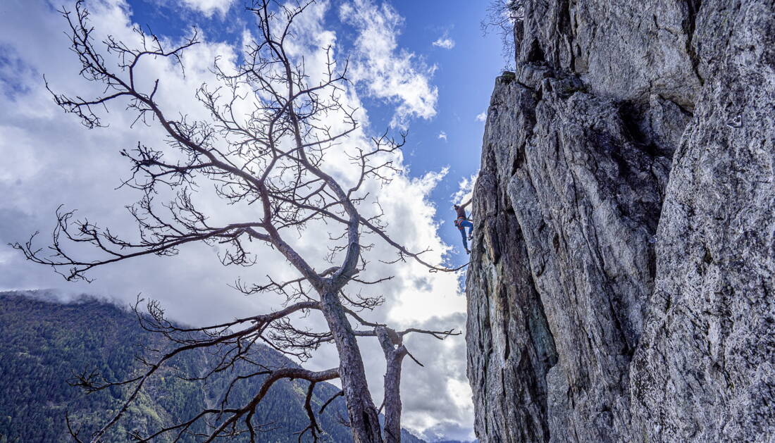 Routeninfos und Topos zum Klettergebiet «Chemin» findest du im Kletterführer «Schweiz Plaisir West Band 2» von edition filidor.