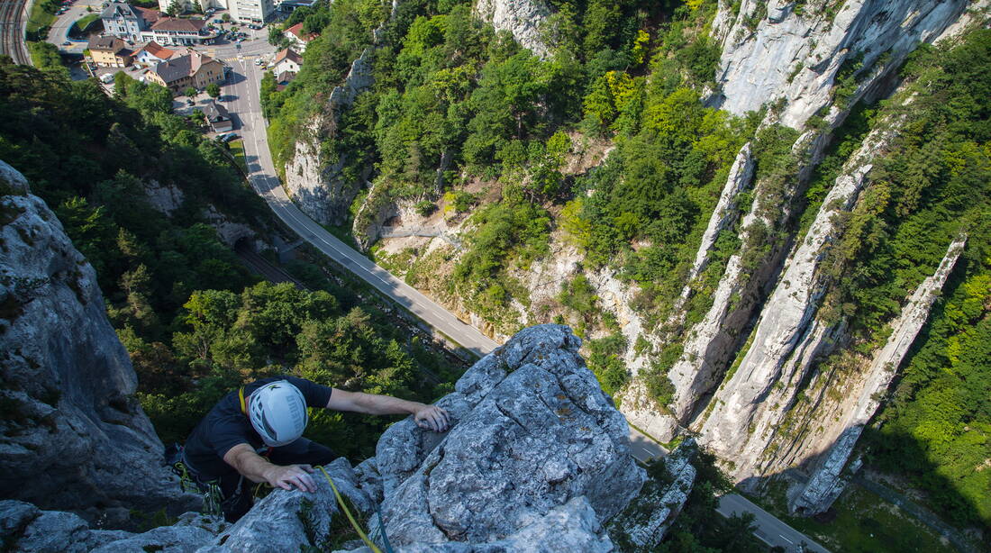 Routeninfos und Topos zum Klettergebiet «Arête spéciale» findest du im Kletterführer «Schweiz plaisir JURA 2017» von edition filidor.