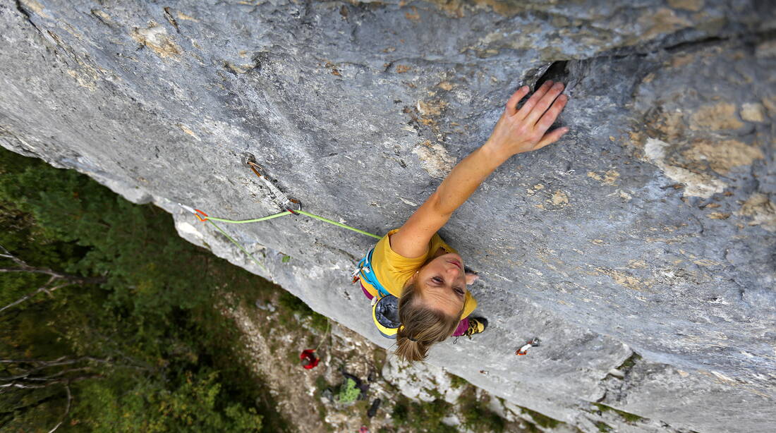 Routeninfos und Topos zum Klettergebiet «Holzflue» findest du im Kletterführer «Schweiz extrem JURA» von edition filidor.