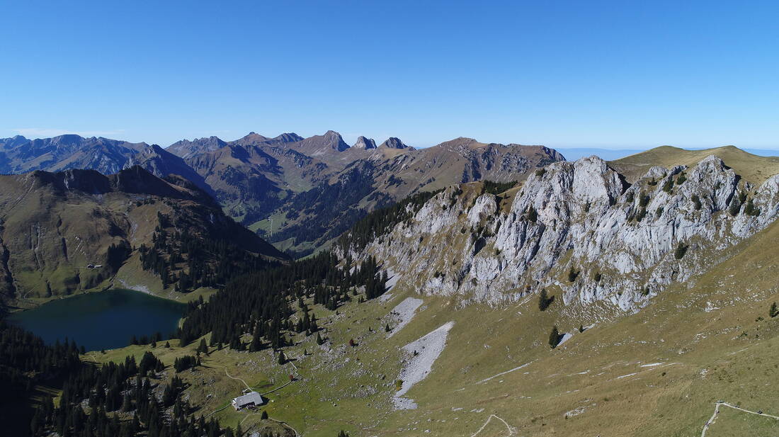 Routeninfos und Topos zum Klettergebiet «Chrindi – Stockhorn» findest du im Kletterführer «Schweiz Plaisir West Band 1» von edition filidor.