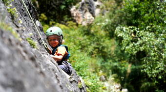 Routeninfos und Topos zum Klettergebiet «Ardez» findest du im Kletterführer «Schweiz plaisir OST» von edition filidor.