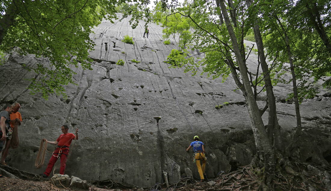 Routeninfos und Topos zum Klettergebiet «La Frasse» findest du im Kletterführer «Schweiz Plaisir West 2019» von edition filidor.