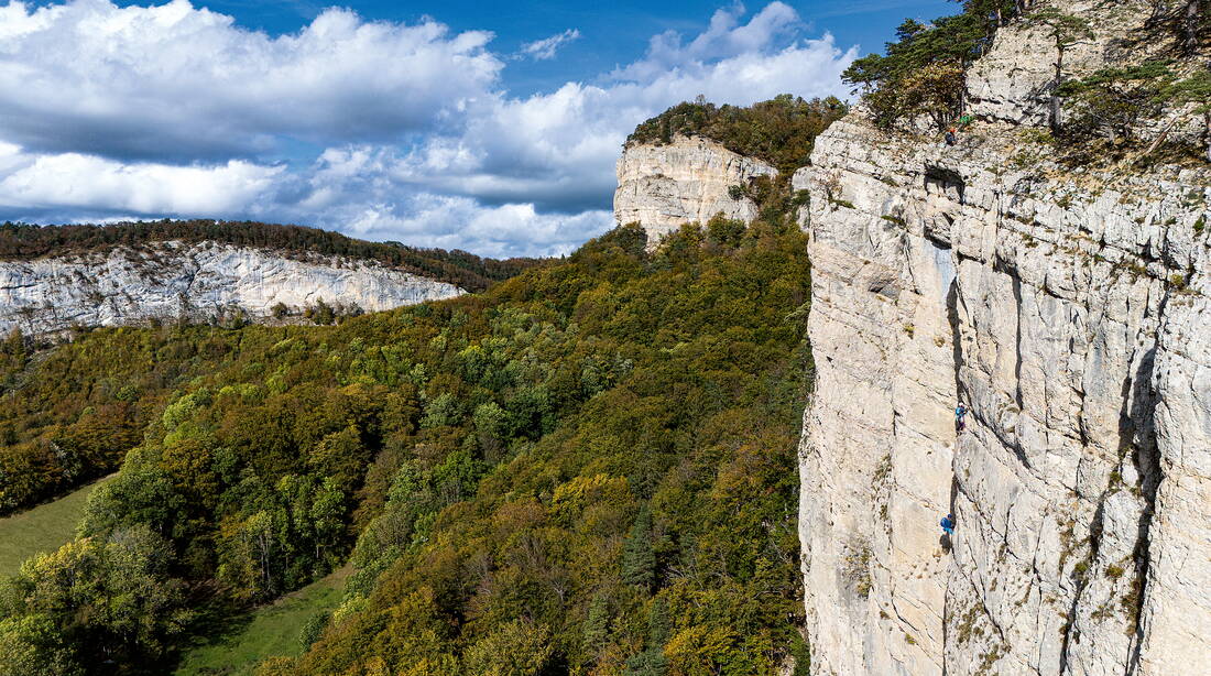 Routeninfos und Topos zum Klettergebiet «Bränten» findest du im Kletterführer «Schweiz plaisir JURA » von edition filidor.