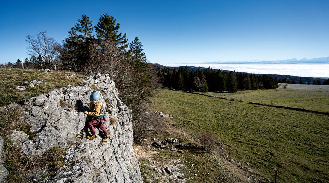 Routeninfos und Topos zum Klettergebiet «La Rochette» findest du im Kletterführer «Schweiz plaisir JURA» von edition filidor.