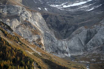 Routeninfos und Topos zum Klettergebiet «Col du Pillon» findest du im Kletterführer «Schweiz Plaisir West Band 2» von edition filidor.