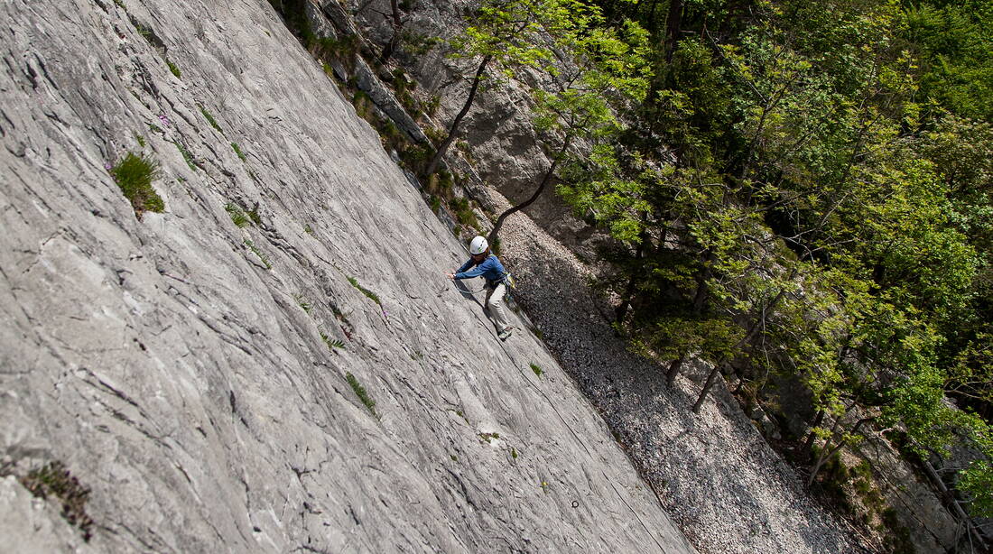 Routeninfos und Topos zum Klettergebiet «Raimeux» findest du im Kletterführer «Schweiz plaisir JURA 2017» von edition filidor.