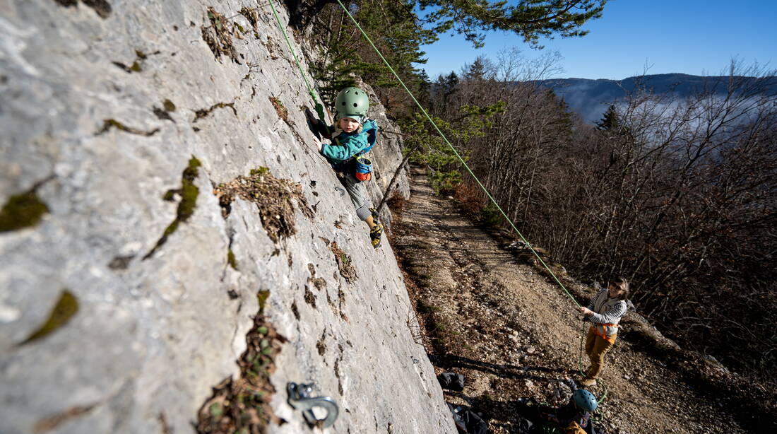 Routeninfos und Topos zum Klettergebiet «Loveresse» findest du im Kletterführer «Schweiz plaisir JURA» von edition filidor.