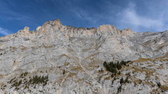 Routeninfos und Topos zum Klettergebiet «Halpi» findest du im Kletterführer «Schweiz extrem West Band 2» von edition filidor.