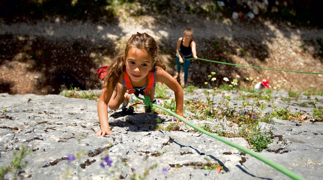 Routeninfos und Topos zum Klettergebiet «Blanche-Neige» findest du im Kletterführer «Schweiz plaisir JURA 2017» von edition filidor.