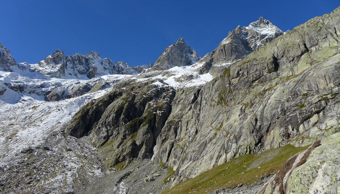 Routeninfos und Topos zum Klettergebiet «Sustenbrüggli» findest du im Kletterführer «Schweiz Plaisir West 2019» von edition filidor.