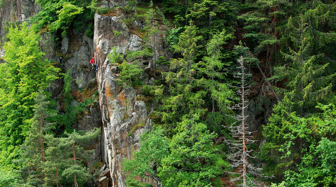 Routeninfos und Topos zum Klettergebiet «Salvan» findest du im Kletterführer «Schweiz extrem West Band 1» von edition filidor.