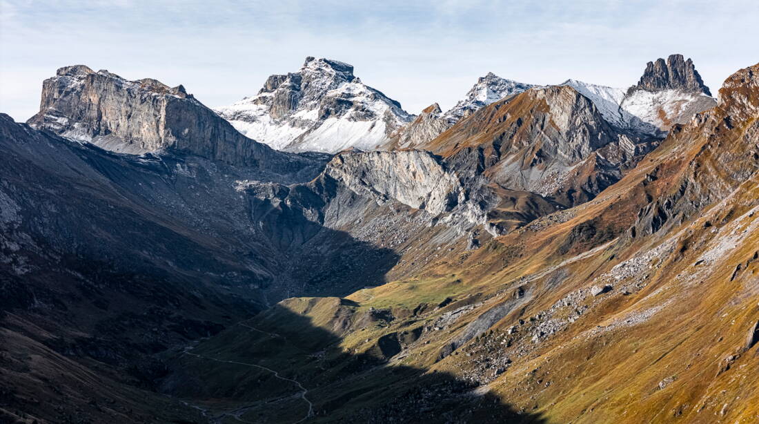 Routeninfos und Topos zum Klettergebiet «Innerueschenen» findest du im Kletterführer «Schweiz extrem West Band 2» von edition filidor.