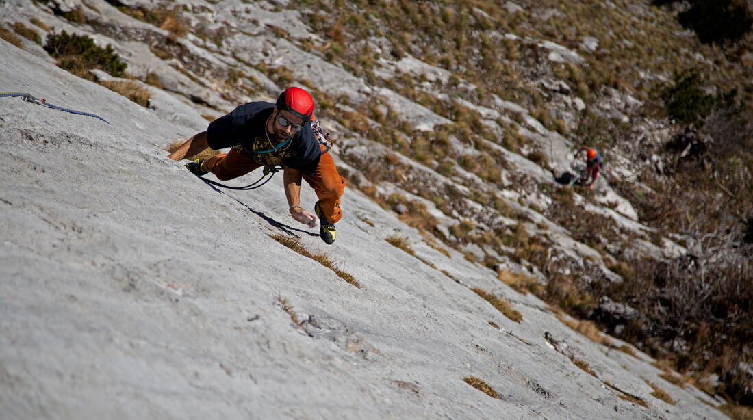 Routeninfos und Topos zum Klettergebiet «Wildhuser Schafberg» findest du im Kletterführer «Schweiz plaisir OST» von edition filidor.