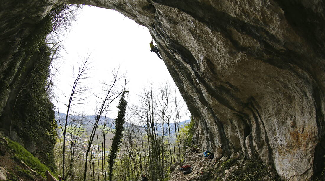 Routeninfos und Topos zum Klettergebiet «Muggenberg» findest du im Kletterführer «Schweiz plaisir JURA 2017» von edition filidor.