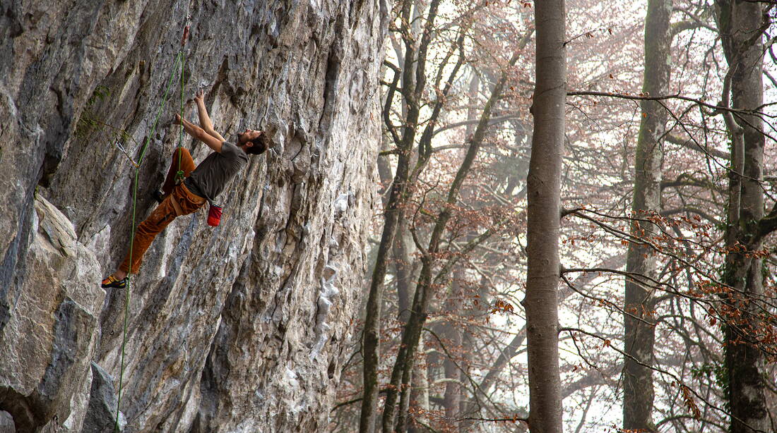 Routeninfos und Topos zum Klettergebiet «Lehn» findest du im Kletterführer «Schweiz extrem West 2013» von edition filidor.