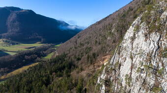 Routeninfos und Topos zum Klettergebiet «Bonnes Fontaines» findest du im Kletterführer «Schweiz plaisir JURA» von edition filidor.