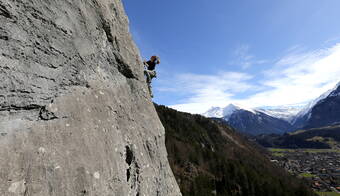 Routeninfos und Topos zum Klettergebiet «Rotsteini» findest du im Kletterführer «Schweiz Plaisir West Band 1» von edition filidor.