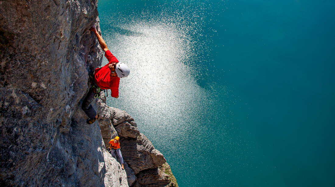 Routeninfos und Topos zum Klettergebiet «Oeschinensee» findest du im Kletterführer «Schweiz extrem West Band 2» von edition filidor.