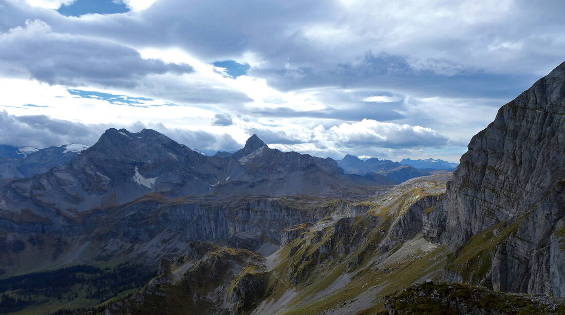 Routeninfos und Topos zum Klettergebiet «Braunwald» findest du im Kletterführer «Schweiz plaisir OST» von edition filidor.