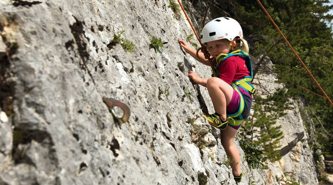 Routeninfos und Topos zum Klettergebiet «Loveresse» findest du im Kletterführer «Schweiz plaisir JURA 2017» von edition filidor.