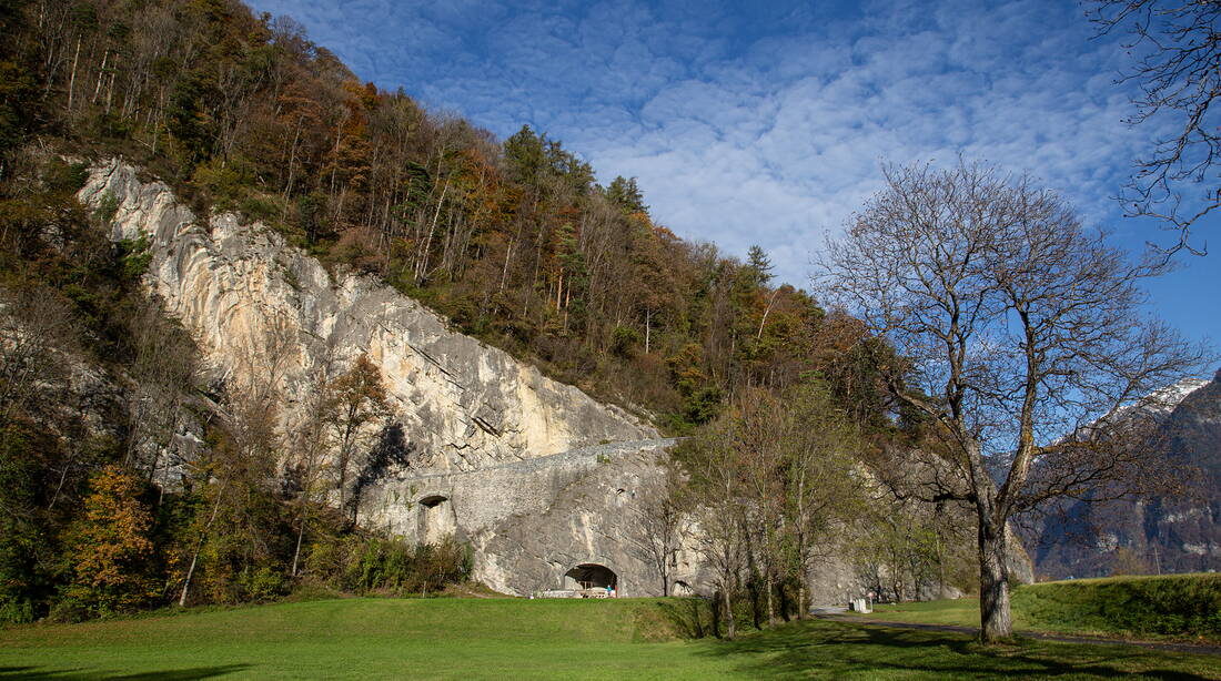 Routeninfos und Topos zum Klettergebiet «Schollberg – Atscha» findest du im Kletterführer «Schweiz plaisir OST» von edition filidor.