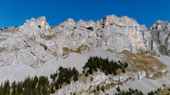 Routeninfos und Topos zum Klettergebiet «Ofen – Nünplatten» findest du im Kletterführer «Schweiz plaisir OST» von edition filidor.