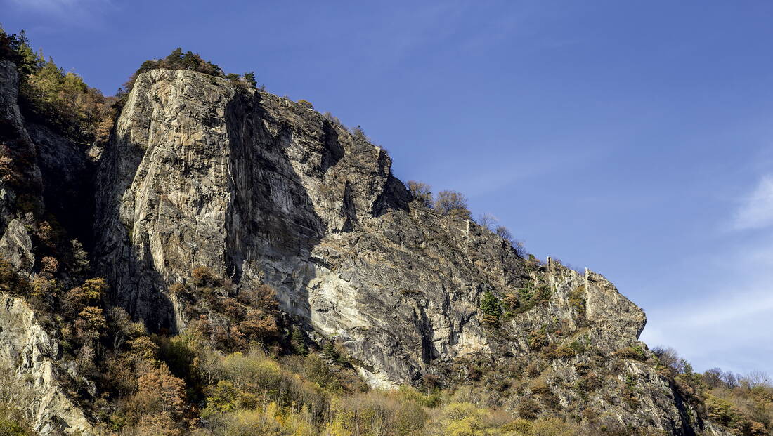 Routeninfos und Topos zum Klettergebiet «Miéville – La Balmaz» findest du im Kletterführer «Schweiz Plaisir West Band 2» von edition filidor.