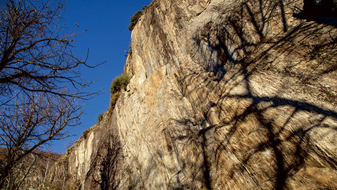 Routeninfos und Topos zum Klettergebiet «Arcegno» findest du im Kletterführer «Schweiz Plaisir SUD 2020» von edition filidor.