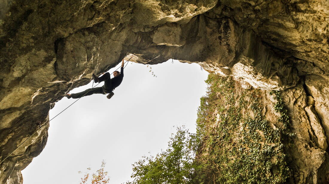 Routeninfos und Topos zum Klettergebiet «Twann» findest du im Kletterführer «Schweiz extrem JURA» von edition filidor.