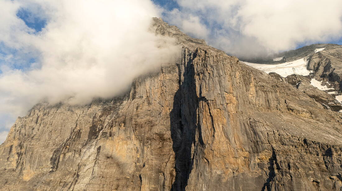 Routeninfos und Topos zum Klettergebiet «Eiger» findest du im Kletterführer «Schweiz extrem West Band 2» von edition filidor.