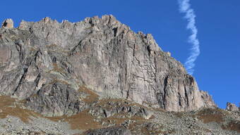 Routeninfos und Topos zum Klettergebiet «Bielenhörner» findest du im Kletterführer «Schweiz Plaisir West Band 1» von edition filidor.