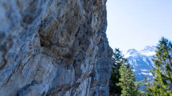 Routeninfos und Topos zum Klettergebiet «Rynächtpfeiler» findest du im Kletterführer «Schweiz plaisir OST» von edition filidor.