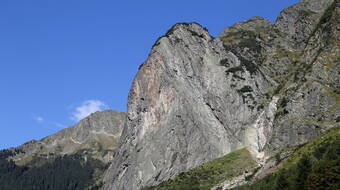Routeninfos und Topos zum Klettergebiet «Mittagfluh Guttannen» findest du im Kletterführer «Schweiz Plaisir West Band 1» von edition filidor.