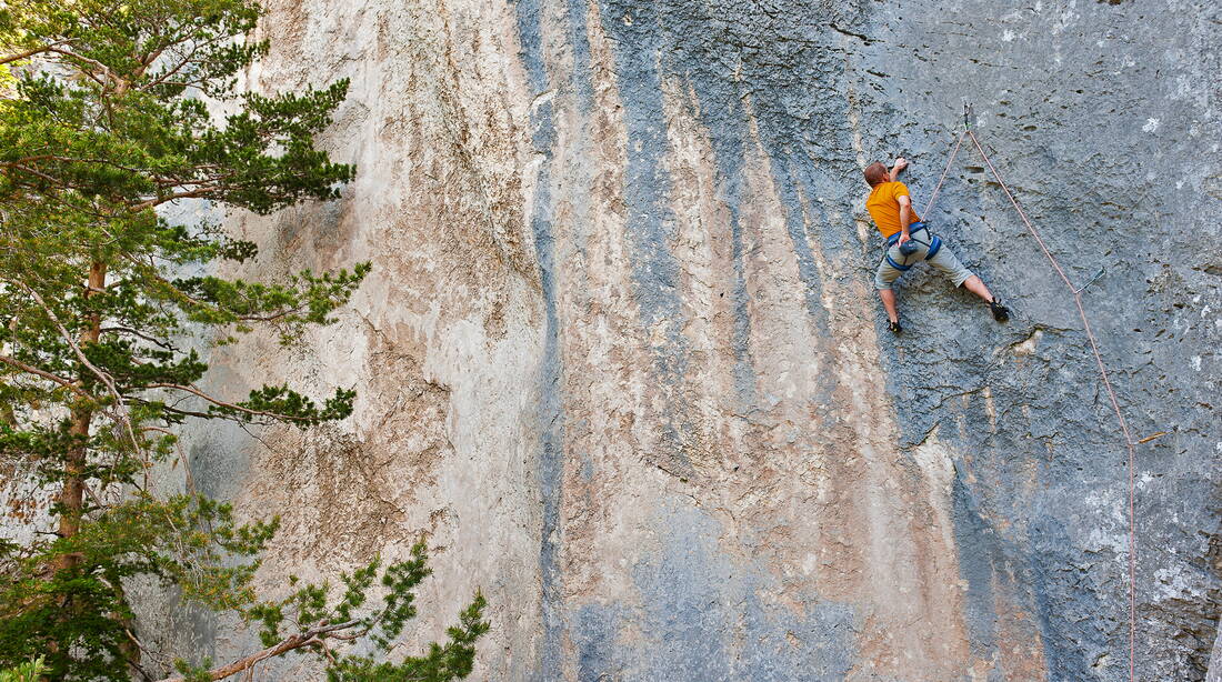 Routeninfos und Topos zum Klettergebiet «Le Schilt» findest du im Kletterführer «Schweiz plaisir JURA 2017» von edition filidor.