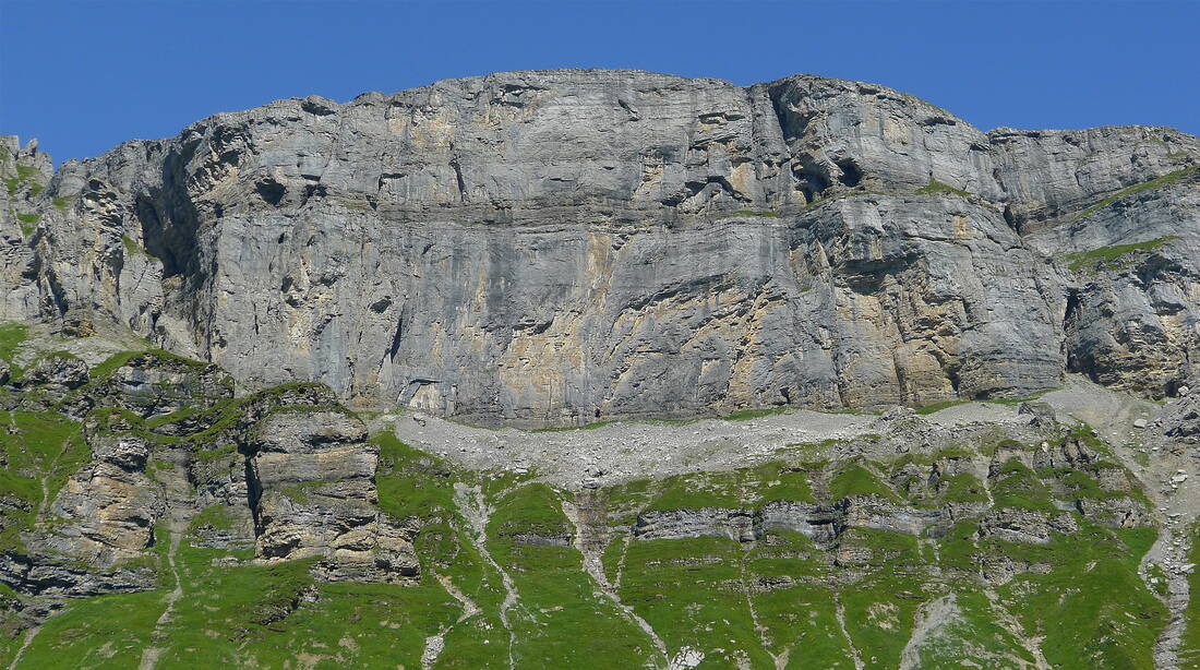Routeninfos und Topos zum Klettergebiet «Hinter Glatten» findest du im Kletterführer «Schweiz extrem OST» von edition filidor.