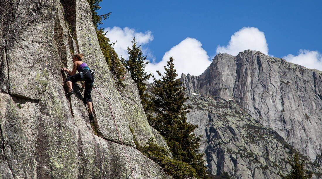 Routeninfos und Topos zum Klettergebiet «Klettergärten Göscheneralp» findest du im Kletterführer «Schweiz plaisir OST» von edition filidor.